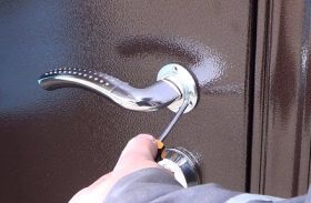 Замена дверной ручки металлической двери в Стерлитамаке